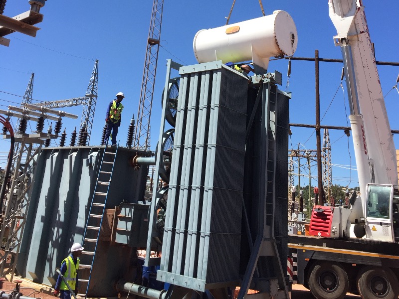 Large mobile crane placing a transformer — large-band heavy-lift work