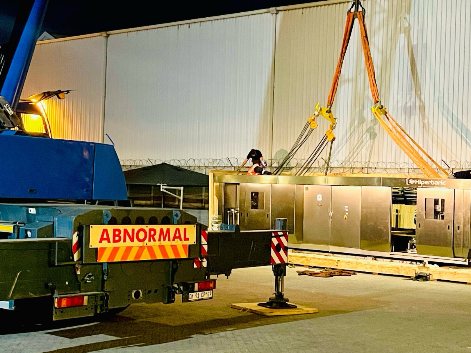 Large-band mobile crane on a heavy industrial lift