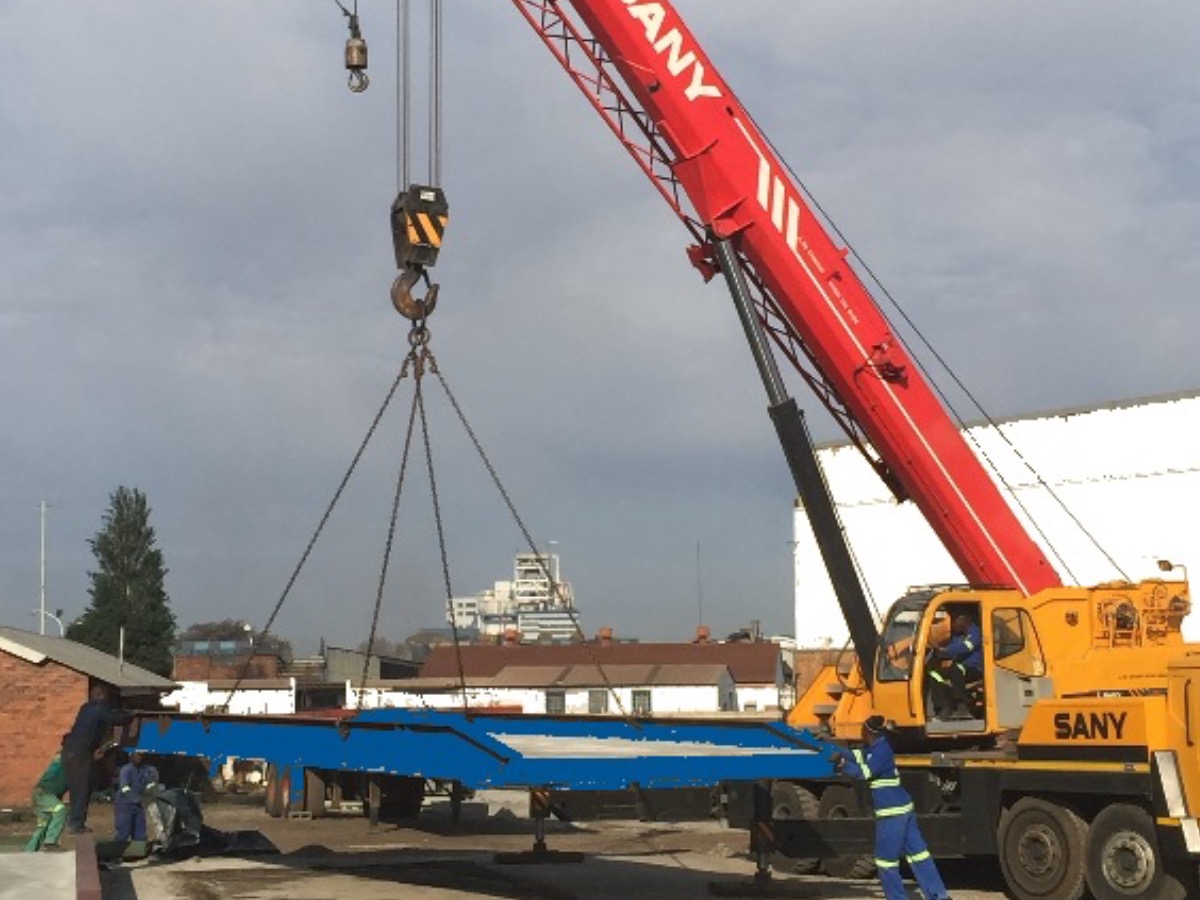 60-ton mobile crane lifting a weighbridge section