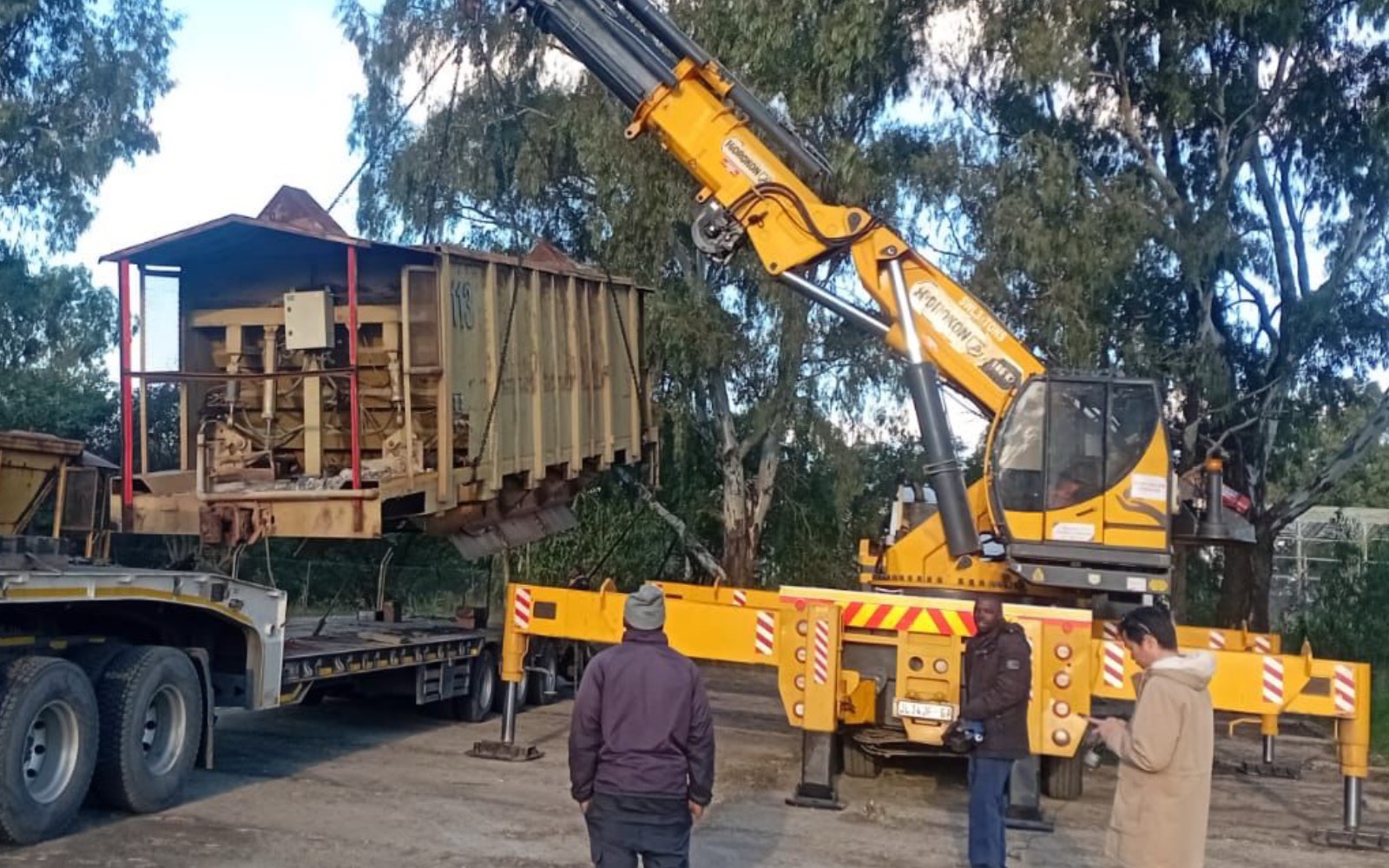 Remote rigging operation on a heavy-lift project — CMK rigging crew at work