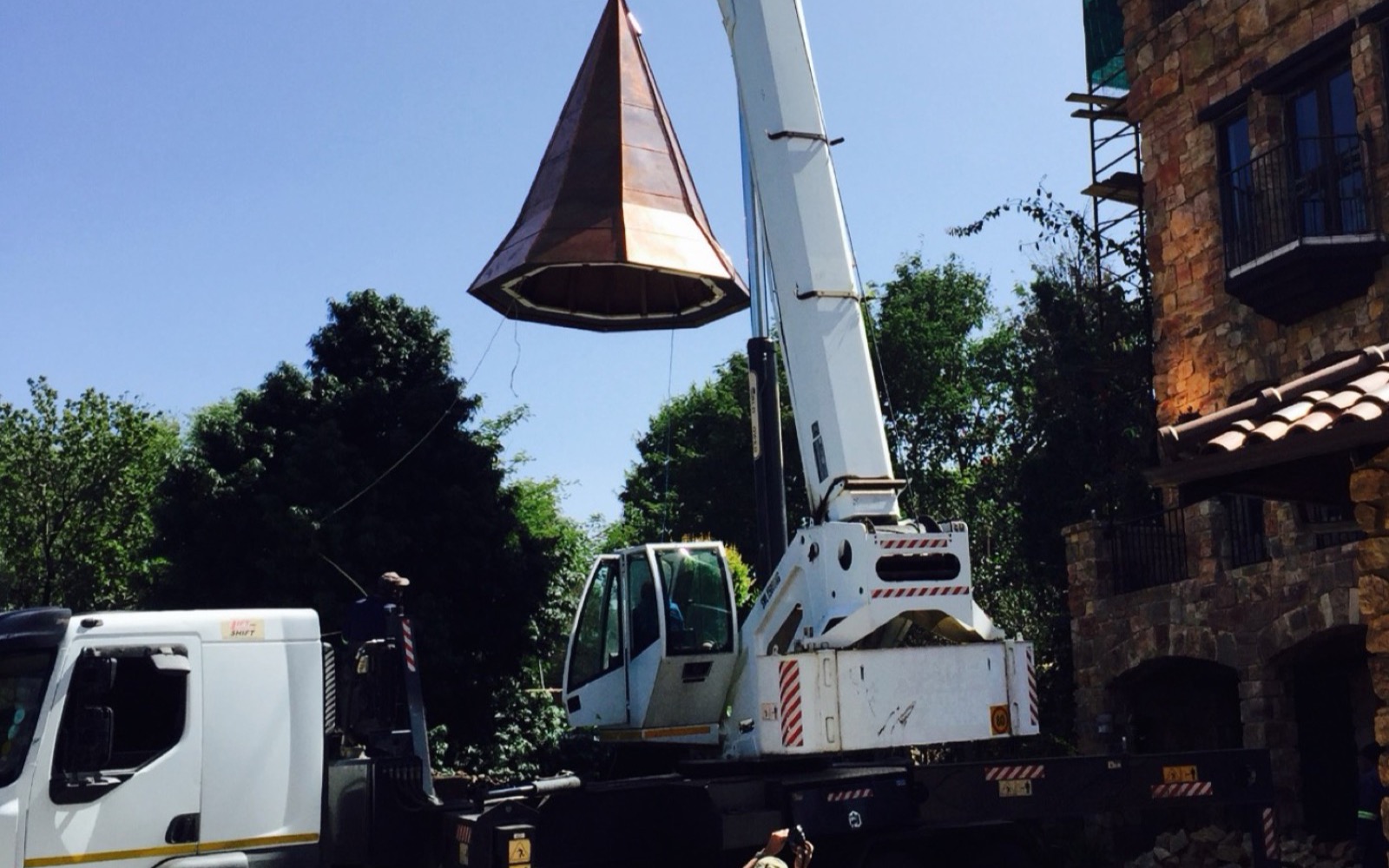 30-ton mobile crane on a rigging job — small-band capability